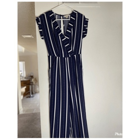 Navy Blue and White Short Sleeve Striped Jumper Jumpsuit Pants Romper XL Monteau - Picture 1 of 3